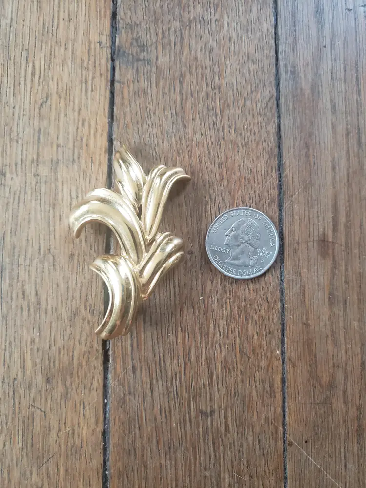 Gold Tone Polished Metal Brooch by Monet Abstract Wheat Leaf Nature 80s Ribbon