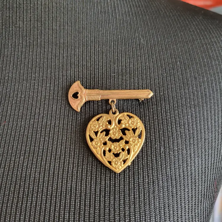 Vintage Filigree Brass Metal Floral Puff Heart & Key Brooch Lapel Pin 1.5"