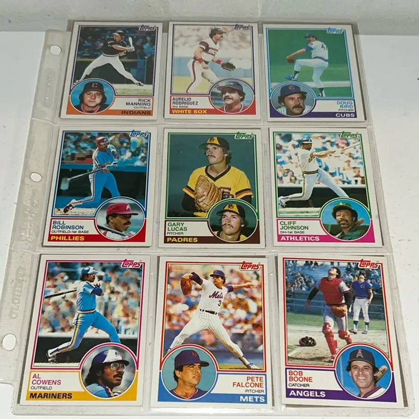 Lot of 18 baseball cards