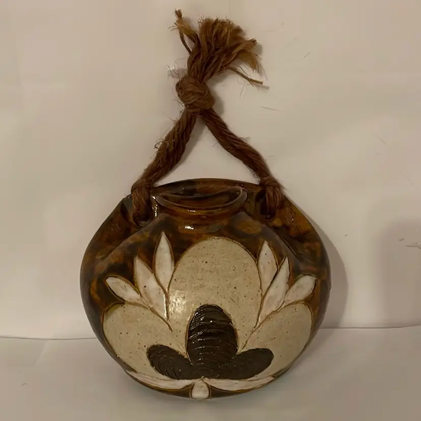 #557 VTG Pottery Wall Pocket Vase Vibrant Brown And White Design