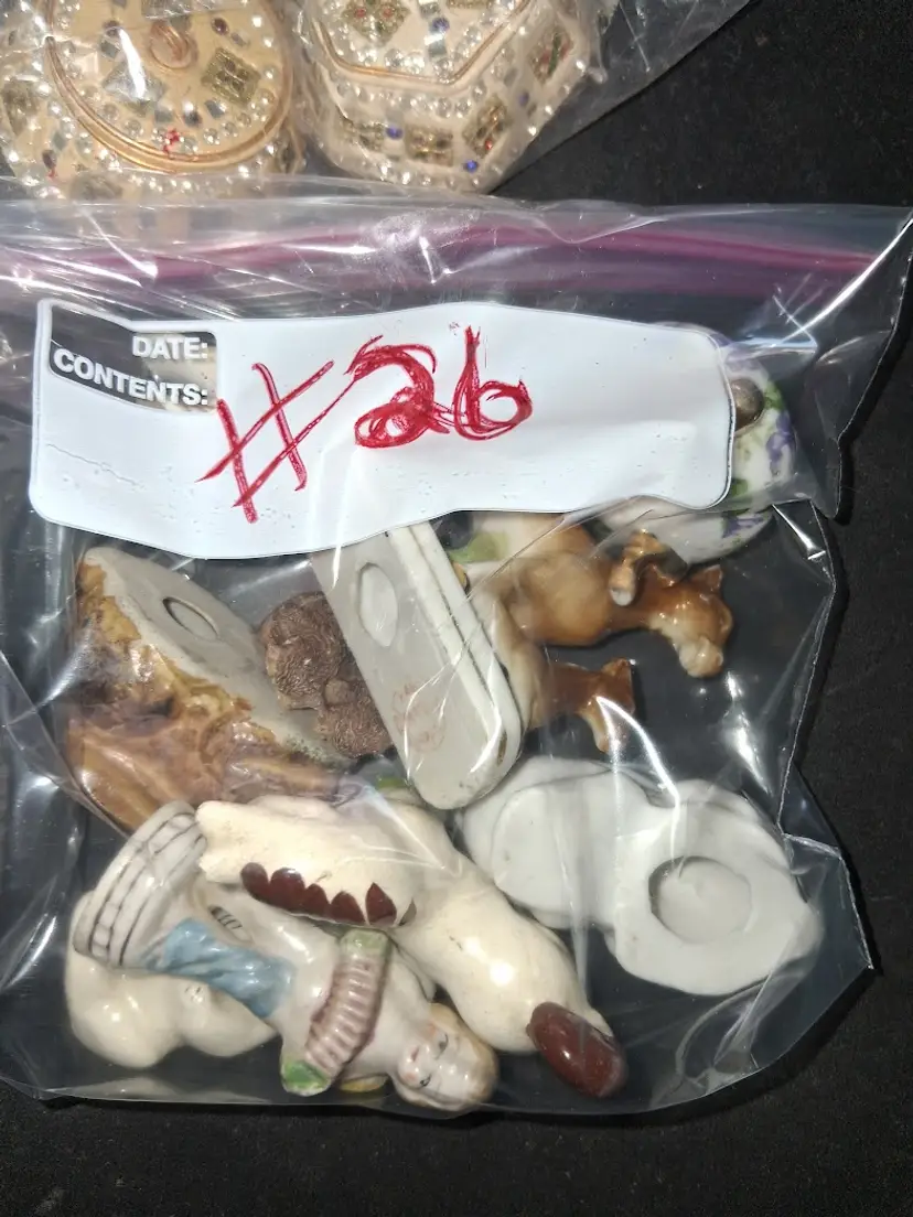 GRAB BAG #26 VINTAGE PORCELAIN & CERAMIC SMALL FIGURINES/KNICKNACKS