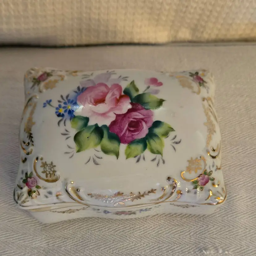 Vintage Porcelain Japanese Lidded Trinket Box