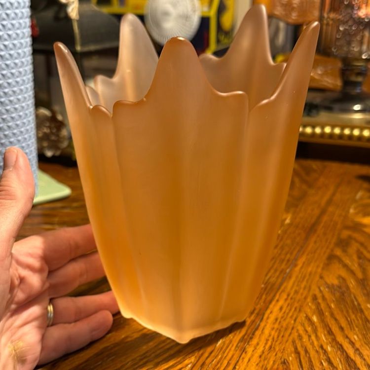 Viking VTG Pink Satin Glass Handkerchief Vase