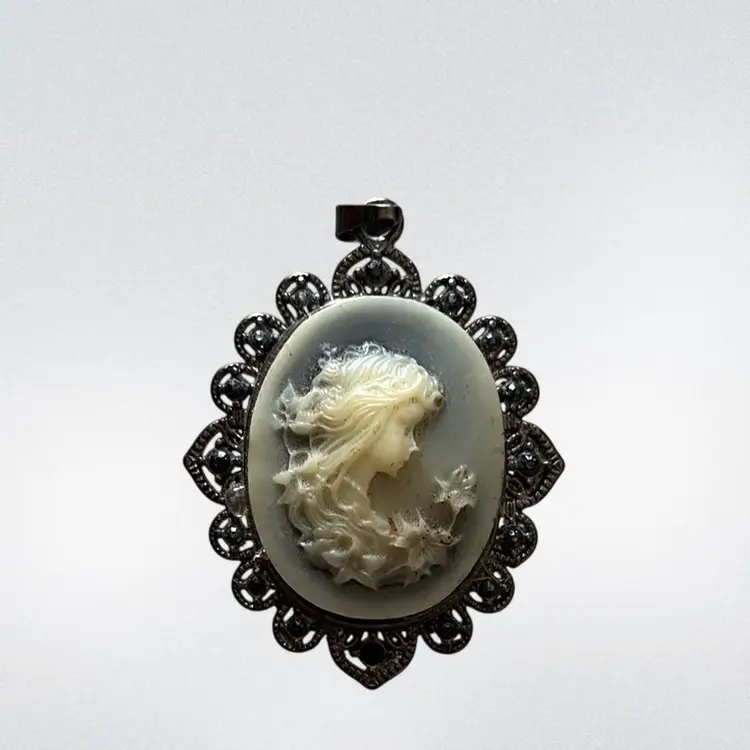 Cameo Pendant