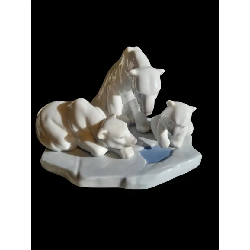 LLADRO Polar bear family figurine