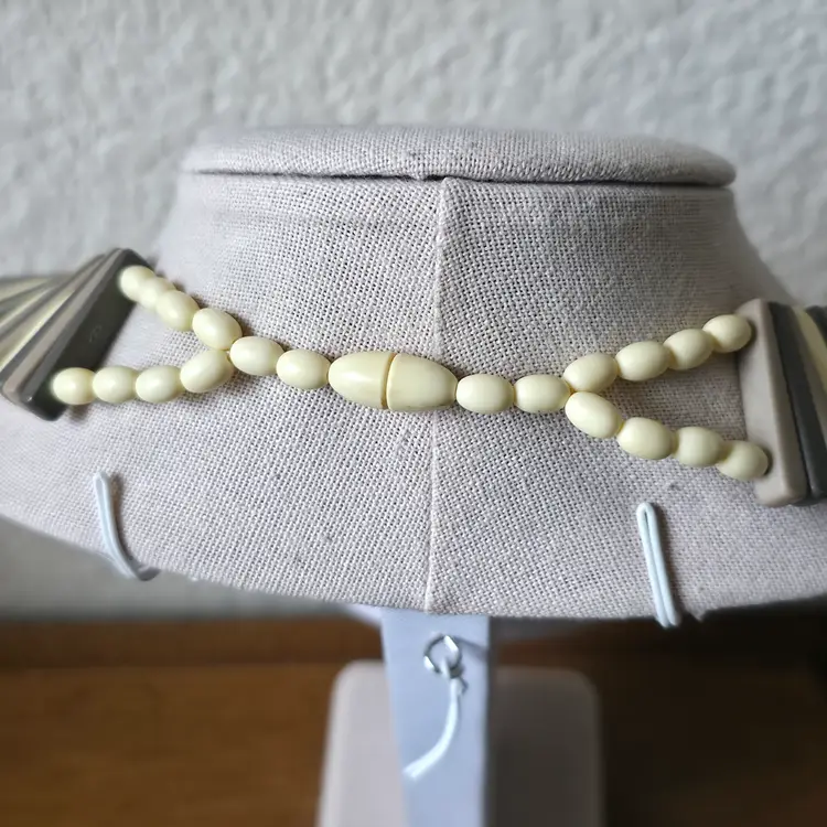 Vintage 80s Acrylic Cream and Gray Choker Necklace