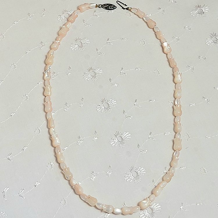 Vintage mother of pearl Tulip shaped beaded necklace
