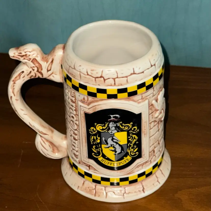 Wizarding World of Harry Potter Hufflepuff Mug Made In Thailand, Great Condition