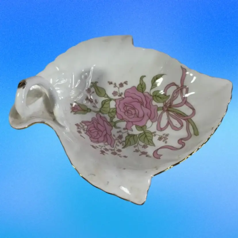 036. Made In Taiwan Ceramic Trinket Dish 4”