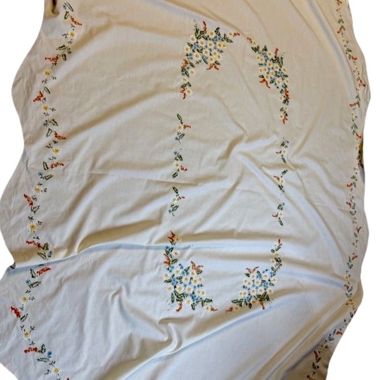 Vintage Beautiful Oval Colorful Hand Embroidered Floral Large White Tablecloth 85”x56”