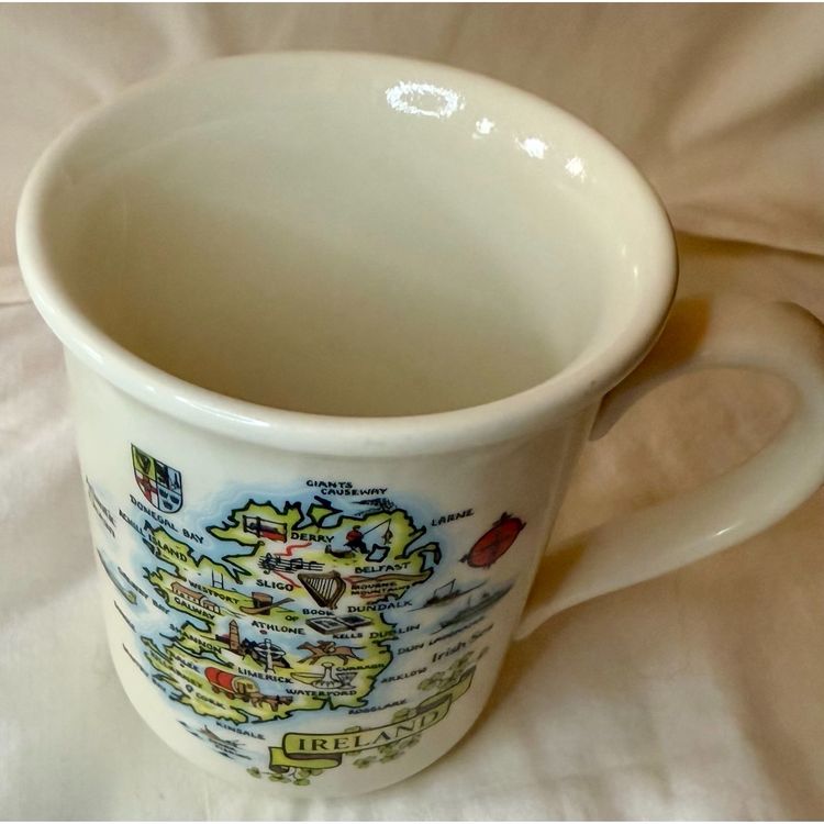 Biltons Made In England Vintage Mug Irish Ireland Map Shamrocks Harp