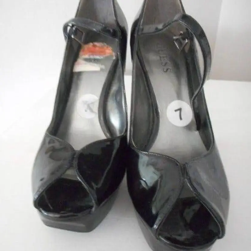 Guess open toe 4.5" heel strappy pump