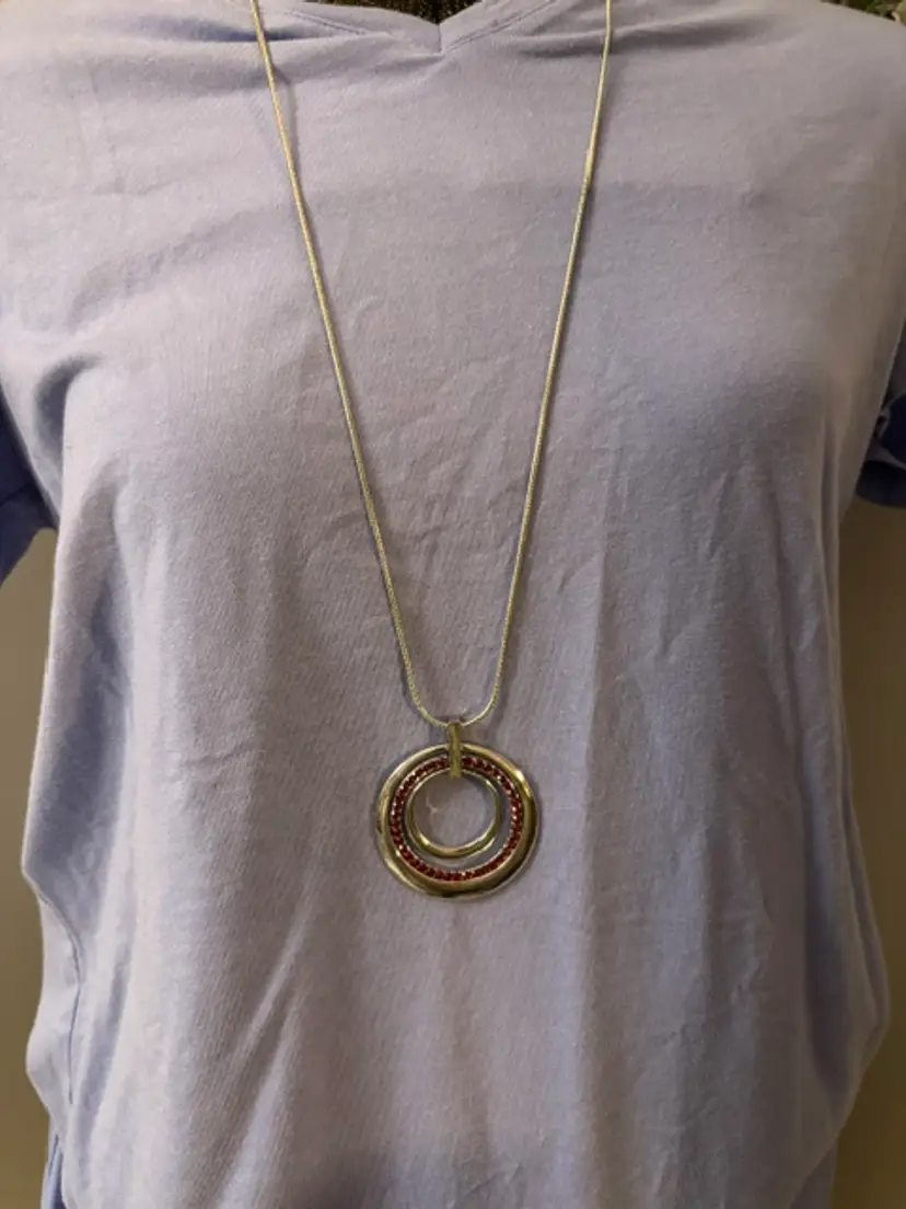 Paparazzi Gather Around Gorgeous Pink Necklace W/Matching Earring.