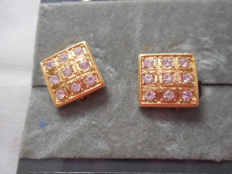 New Vintage1980s Trifari clip on earrings gold Square rhinestone costume jewelry