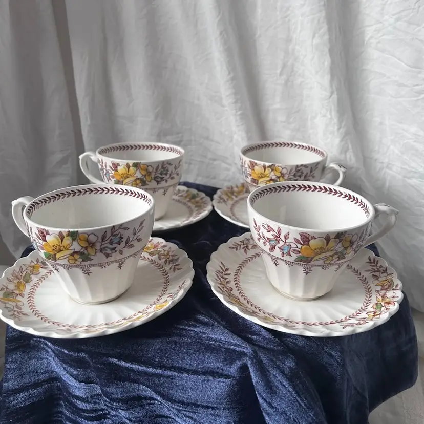 4 VINTAGE J&G MEAKIN BRAEMAR IRONSTONE CUPS AND SAUCERS ENGLAND 1960s