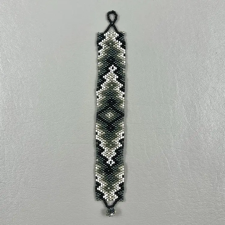 Hand Beaded Geometric Design Bracelet 7"x1" Black Gray Silver