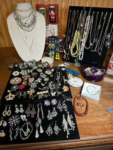 Late Night Jewelry Show New Arrivals Bringing The Bling