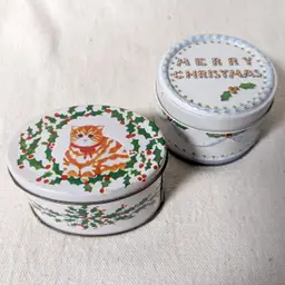 Mini Christmas Tins with Cat & Holly