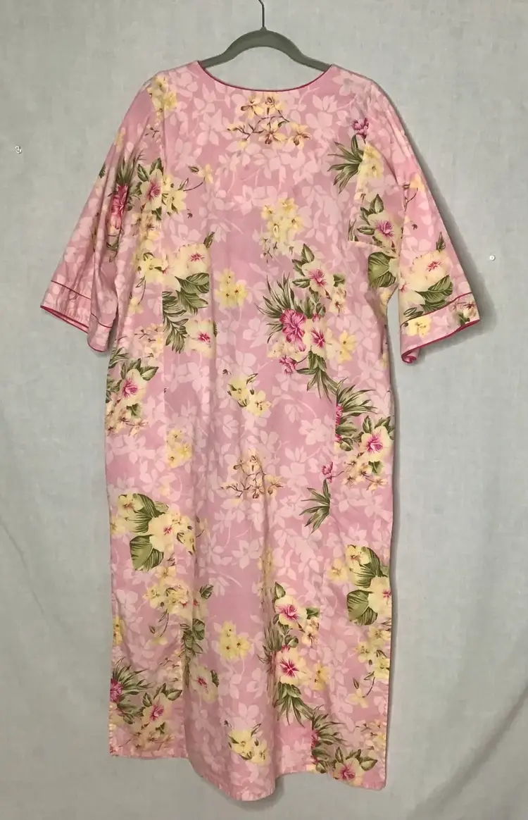 Vintage Oscar De La Renta Tropical Flowers On A Pale Pink Background 