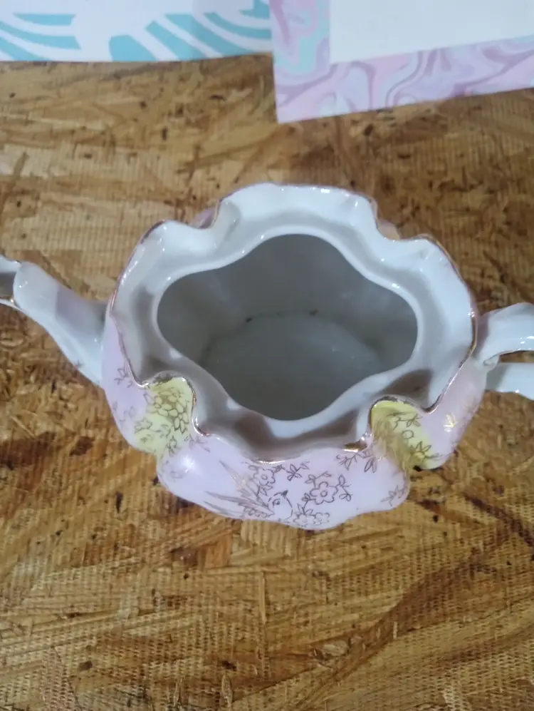 Vintage Pink Floral Frilled Teapot (Shabby Chic / Victorian Style)