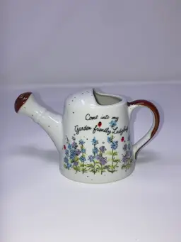 Vintage “Come Into My Garden Friendly Ladybug” 🐞 Decorative Watering Can! Made In Japan! 3 1/2” Tall 6” Wide 💐🐞💐