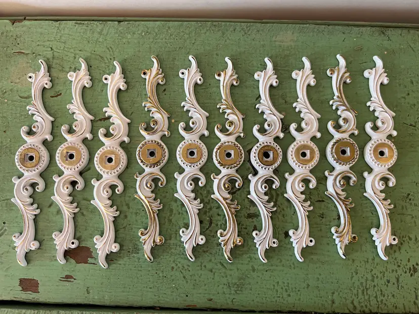 Set (10) Ornate Cabinet Pull BACKPLATE. 6" NOS Vtg Furniture Hardware Knob Parts French Provincial Renovation c1967 White & Gold Shabby Chic