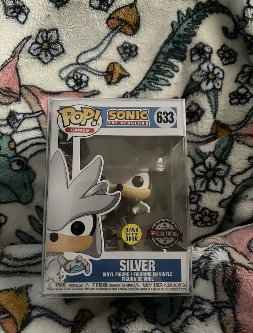 NEW Funko Pop 633 Sonic The Hedgehog Silver Glow In The Dark Special Edition