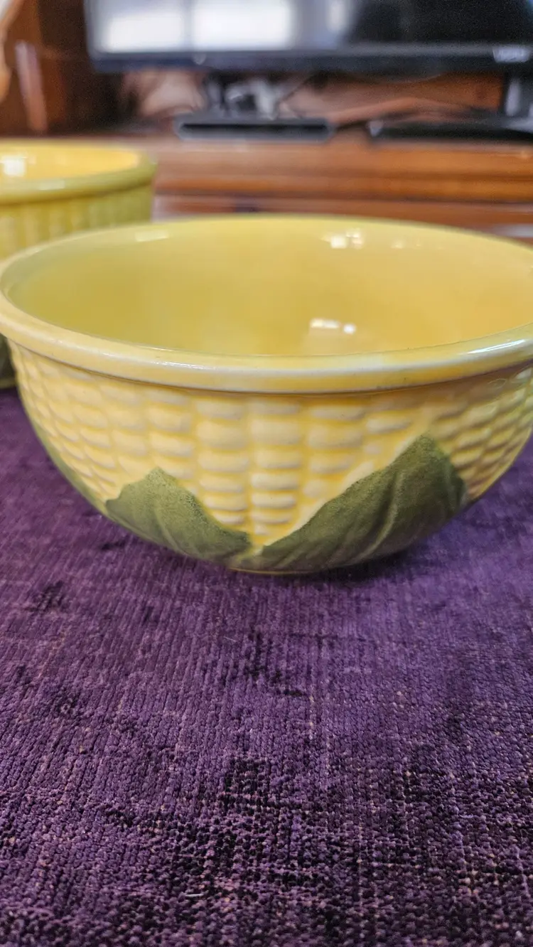 Shawnee Mixing bowls #6&8 slight chip see picture