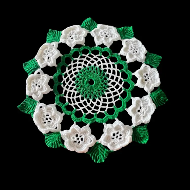 Green And White Flower  Doile
