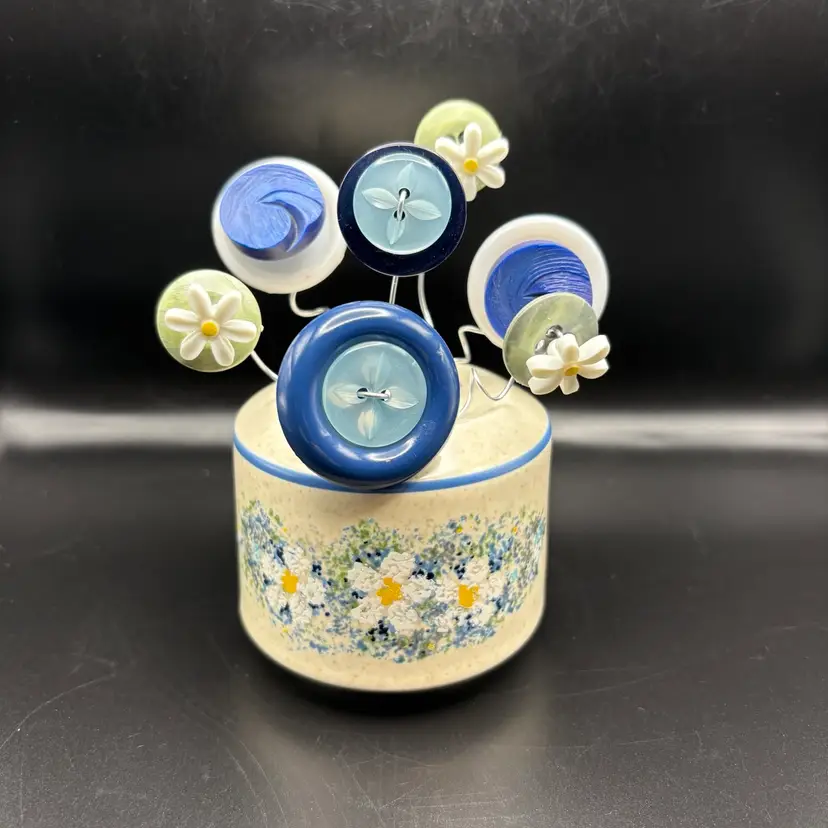 Button Bouquet Made By Me! Lenox Temperware Dewdrops Shaker With 7 Coordinating Button Blossoms. (B)