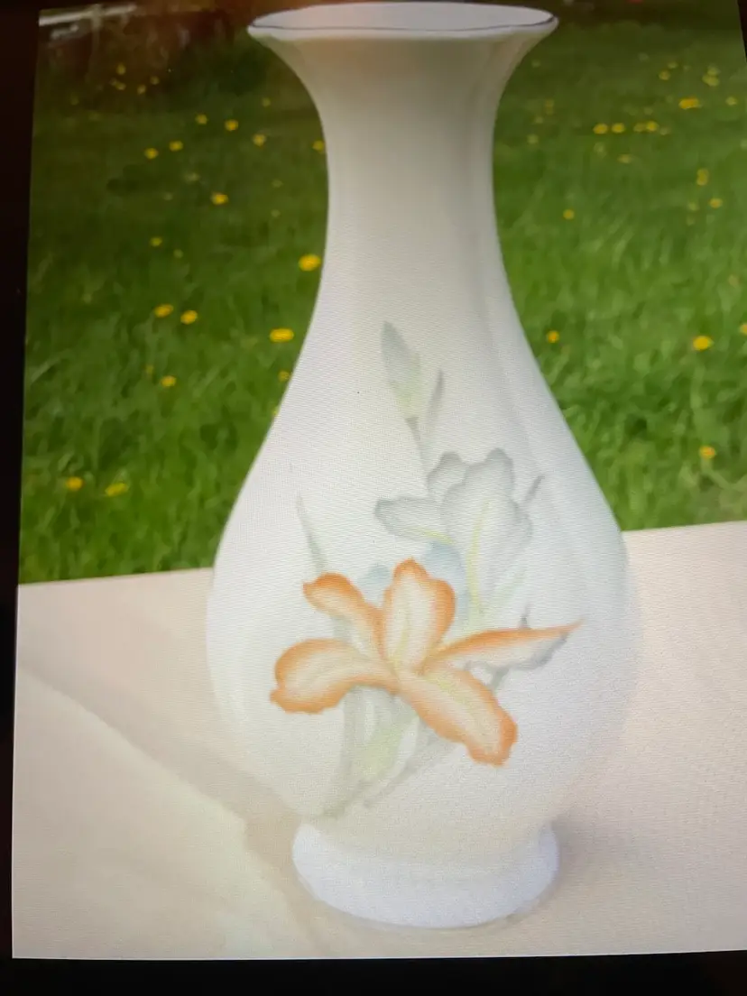Beautiful Orchid Porcelain Flower Vase