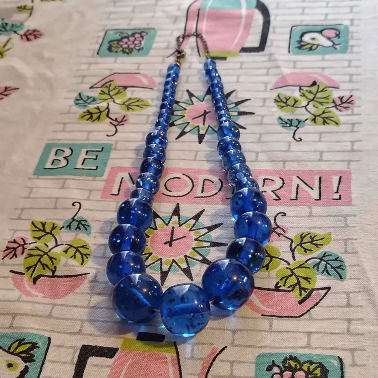 Vintage Lucite Beaded Necklace | Gorgeous Blue Glitter Color | Chonky Graduated Lucite Beads on a Strand | 1960s Made in USA