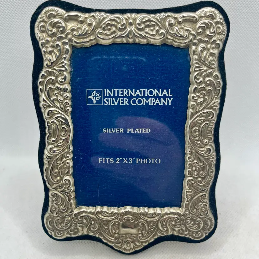 International Silver Company Picture Frame Silver plated Ornate Floral Scroll Border
