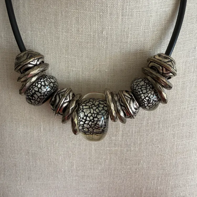 Vtg Large Black & White Crackled Glass Beaded Chios Necklace