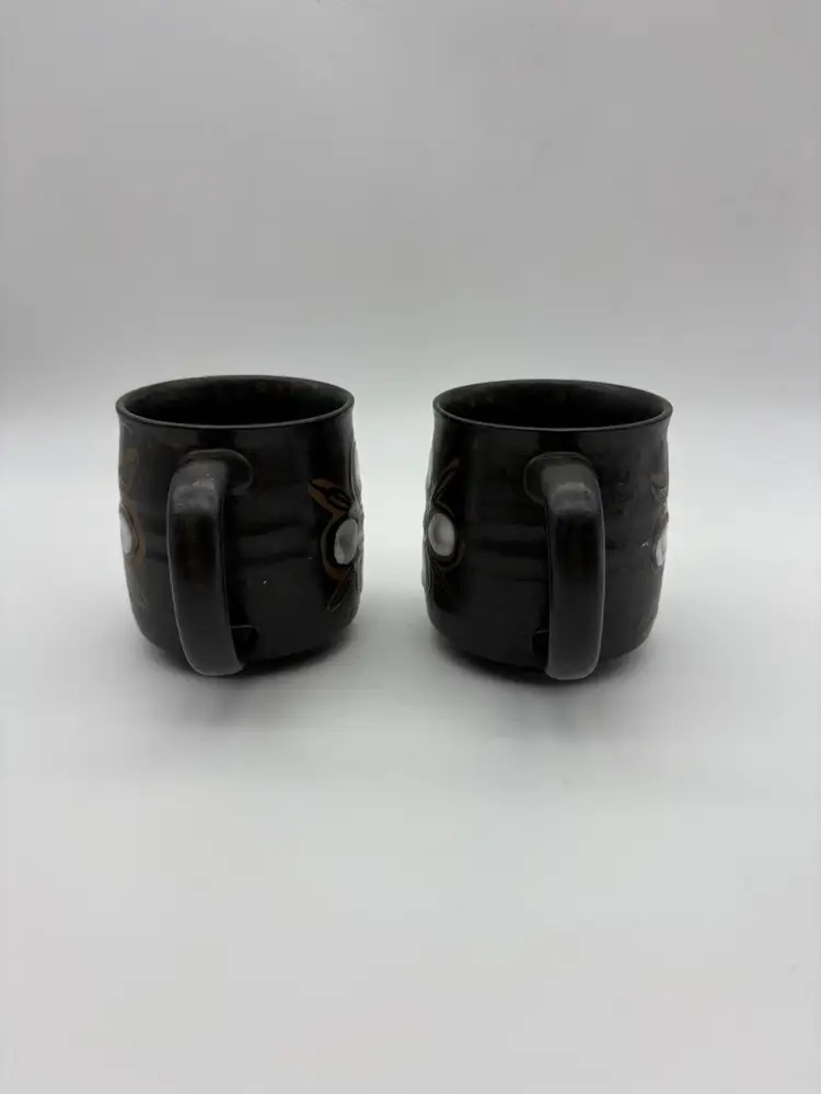 Art Pottery Hand Thrown Flower Designed Single Handle Coffee/Tea Mugs Set of 2
