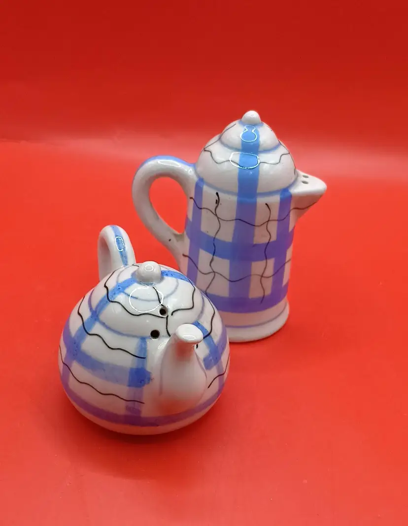 Vintage Teapot and Coffee Kettle Salt and Pepper Shakers w/Stoppers