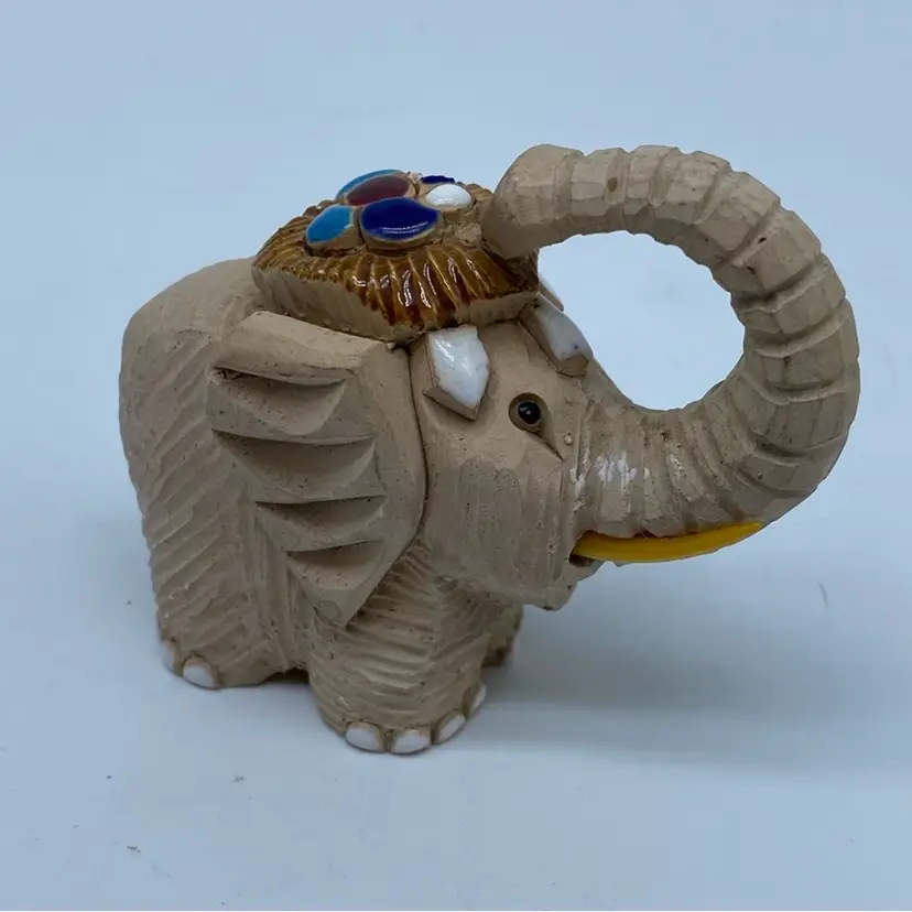 #3031 Handcrafted ceramic elephant figurine by Artesania Rinconada