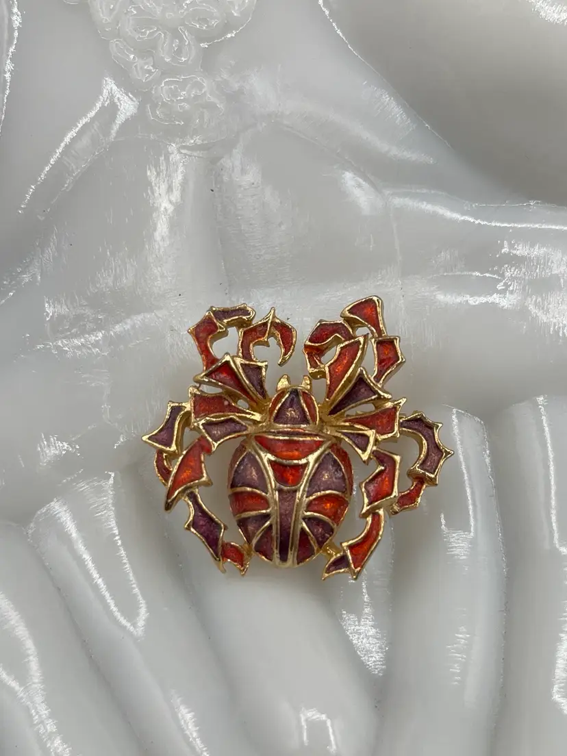 #13 Orange Red & Purple Gold Tone Textured Metal Crab Brooch Trombone Closure 1.5”🦀