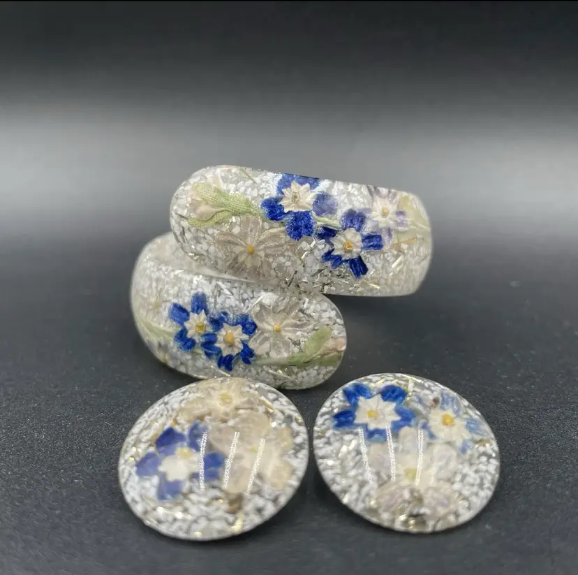 Vintage Lucite Confetti Clamper Bangle Bracelet with Clip On Earrings