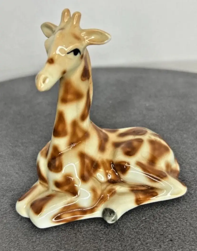Vintage Ardco Dallas Giraffe
Figurine Bone China 4"