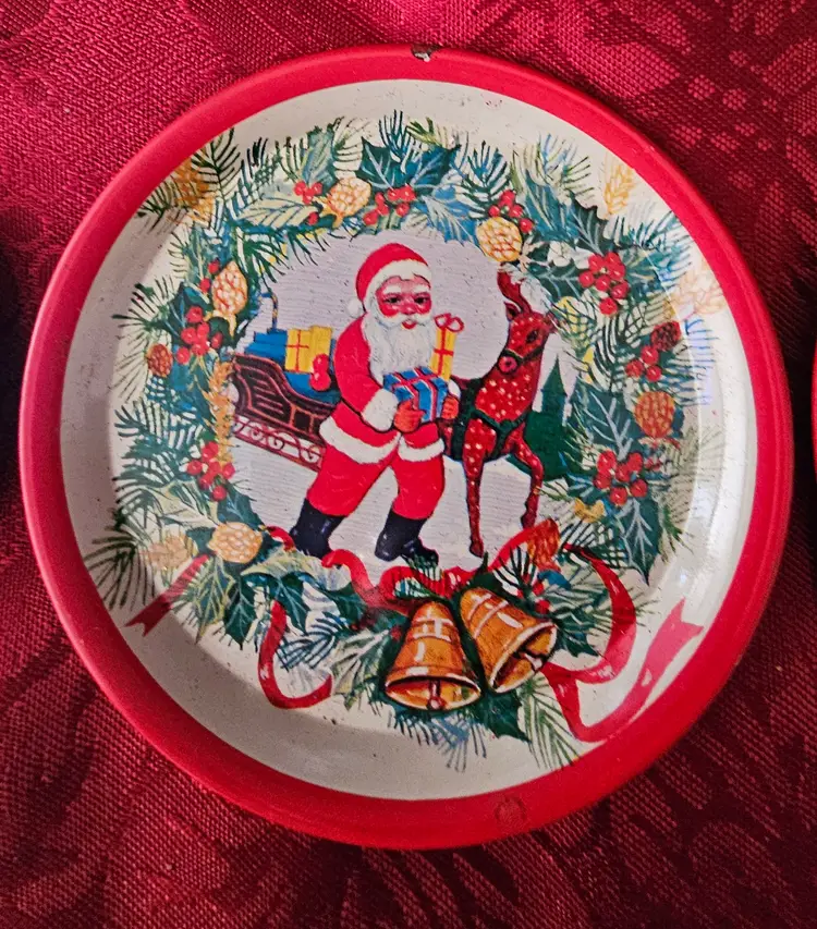 Vintage Set of 8 Christmas Metal Coasters with Santa, Sleigh & Reindeer Scene