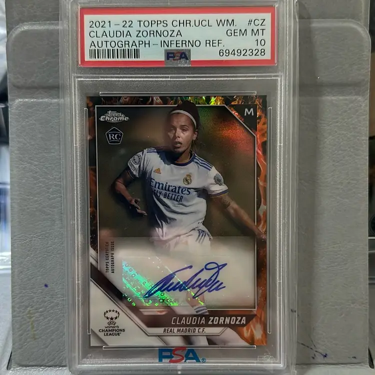 2021-22 Topps Chrome Women’s UCL Claudia Zornoza Inferno Auto /75 PSA 10