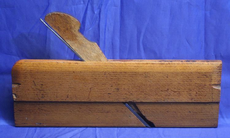 Wooden Molding Plane – #4 - Round – DAVIS & KING  N. YORK  ** Rare Mark