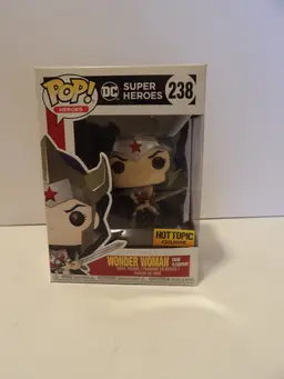 * DC Super Heroes Wonder Woman From Flashpoint Hot Topic Exclusive Funko Pop
