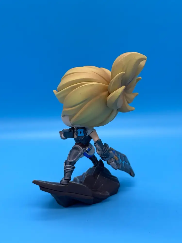 League of Legends Championship Riven Figure Series Riot Games
