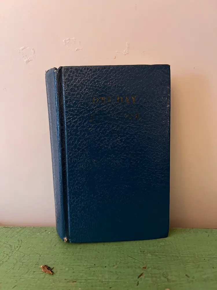 1989 Al-Anon Book- One Day at a Time. Alcoholics Anonymous AA Blue Hard Cover.