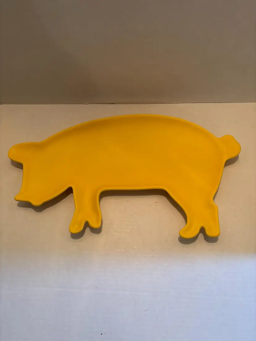 Summer Brand Yellow Pig Serving Tray Melamine Material 17 in.Long X 9.5 in. Wide