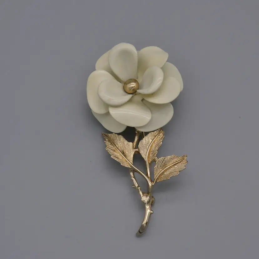 Vintage 1972 Snow Flower 3D Rose Brooch Pin Cream Enamel Gold Tone Signed 2.75"