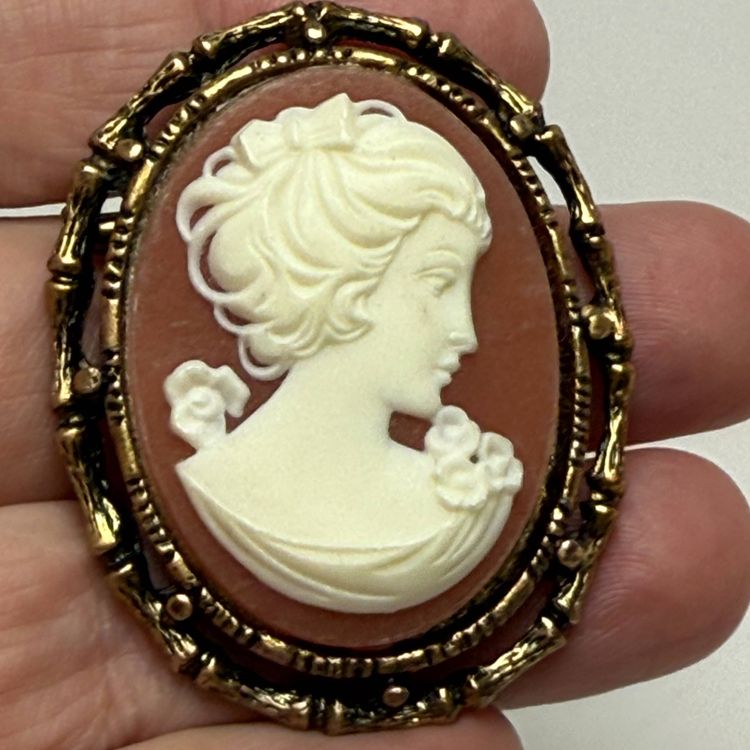 Large Vintage Gold Tone Cameo Brooch Pin Young Woman Ribbon Flowers