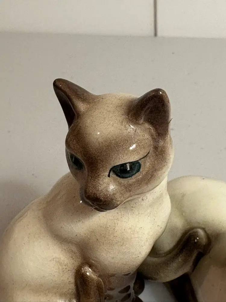 Sweet Little Siamese Cat Figurines